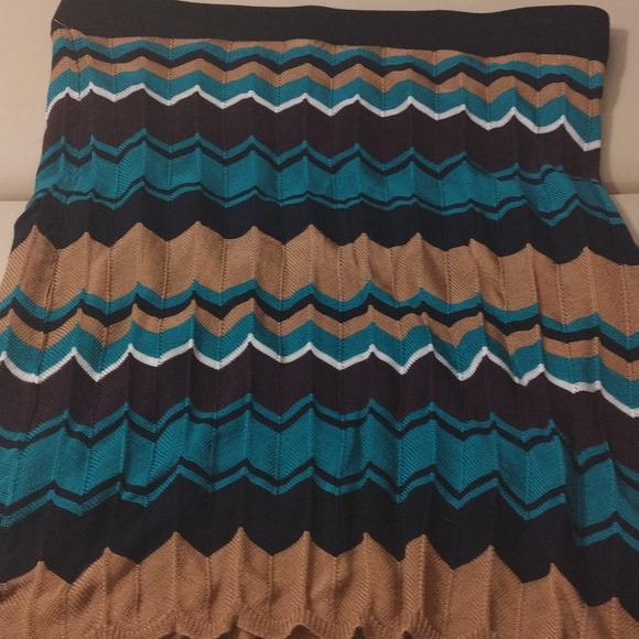 Knee length multicolored Chevron skirt - Picture 2 of 4